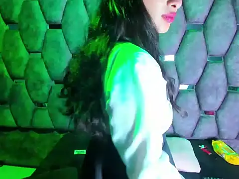 Snapshot of Aurora_18 chatting on January 8, 2026, 2:45 pm Aurora 18 online show from January 8, 2026, 2:45 pm