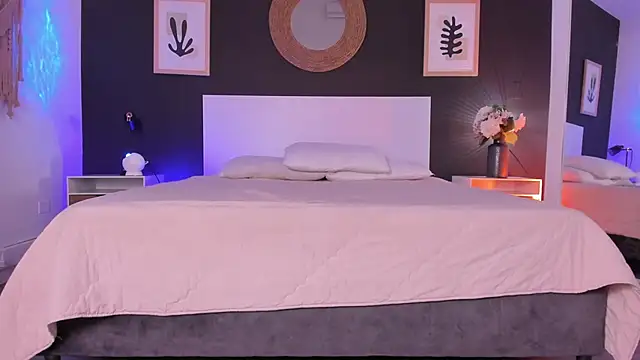 VioletPaket online show from October 8, 2025, 11:34 am