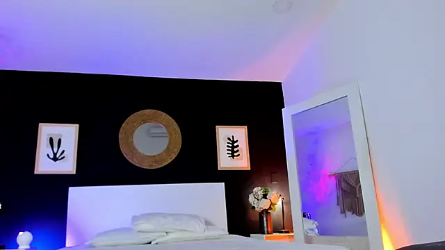 VioletPaket online show from December 5, 2025, 12:26 pm