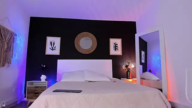 VioletPaket online show from October 7, 2025, 11:44 am