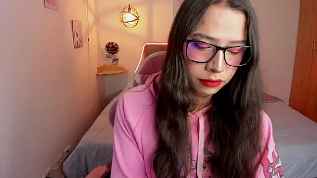 paula kawaiifu  online show from November 18, 2025, 2:31 pm