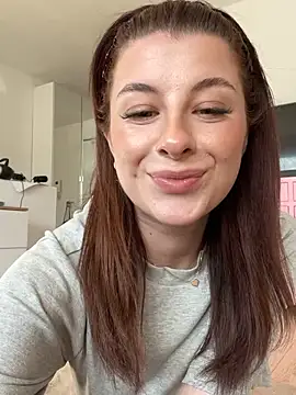 Mia-Minou online show from April 2, 2026, 2:02 pm