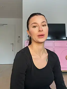 Mia-Minou online show from February 10, 2026, 10:58 am