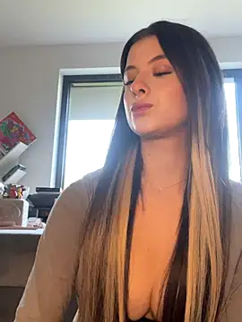 Mia-Minou online show from November 13, 2025, 9:57 am