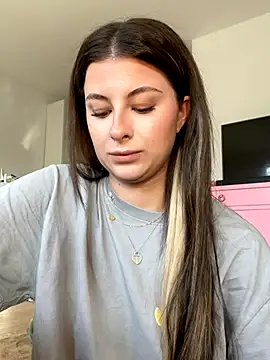 Mia-Minou online show from November 27, 2025, 12:49 pm