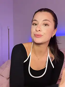 Mia-Minou online show from February 7, 2026, 9:01 pm