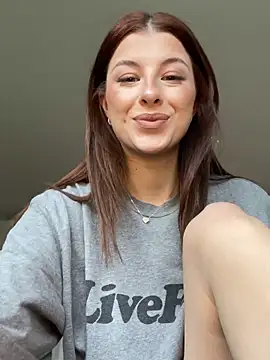 Mia-Minou online show from April 6, 2026, 7:31 am