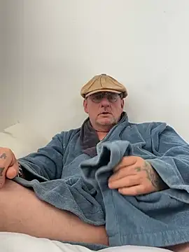 Snapshot of oldenglishguy chatting on July 18, 2026, 8:01 am oldenglishguy online show from July 18, 2026, 8:01 am