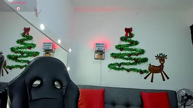 Snapshot of roxanne_jones1 chatting on December 1, 2025, 9:37 pm roxanne jones1 online show from December 1, 2025, 9:37 pm