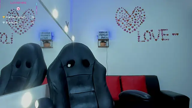 Snapshot of roxanne_jones1 chatting on March 22, 2025, 10:48 pm roxanne jones1 online show from March 22, 2025, 10:48 pm