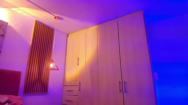 mia nevaeh online show from February 12, 2026, 7:46 pm