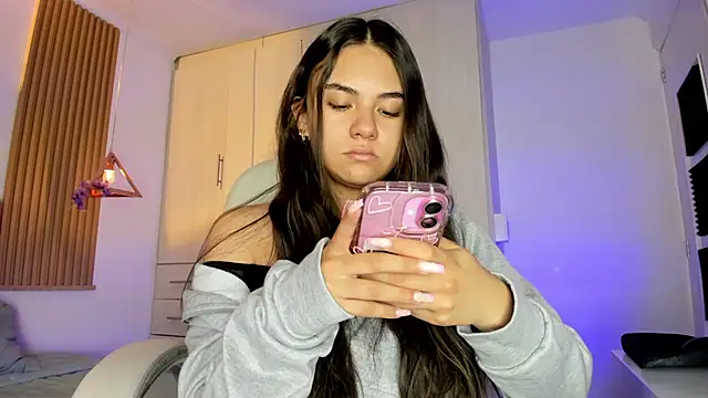 mia nevaeh online show from March 12, 2026, 8:46 pm