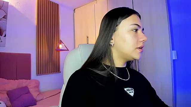 mia nevaeh online show from January 15, 2026, 8:34 pm