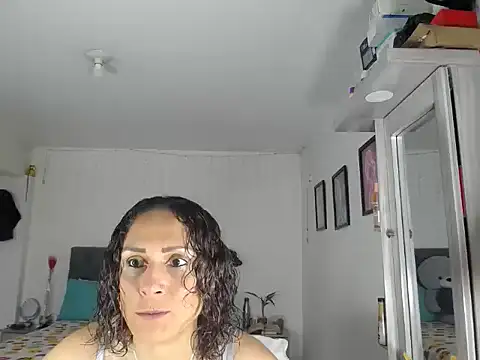 Snapshot of Corina_hot chatting on October 14, 2025, 7:58 pm Corina hot online show from October 14, 2025, 7:58 pm