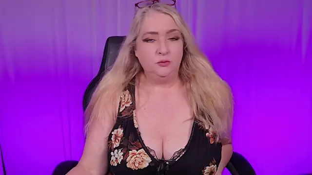 Snapshot of KatDSinclair chatting on March 17, 2025, 4:01 pm KatDSinclair online show from March 17, 2025, 4:01 pm