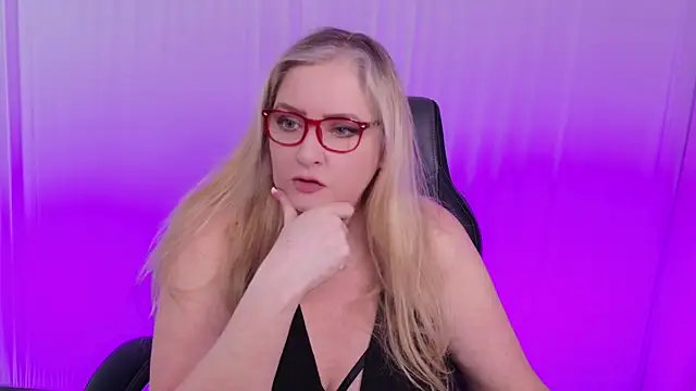 Snapshot of KatDSinclair chatting on February 18, 2025, 2:59 pm KatDSinclair online show from February 18, 2025, 2:59 pm