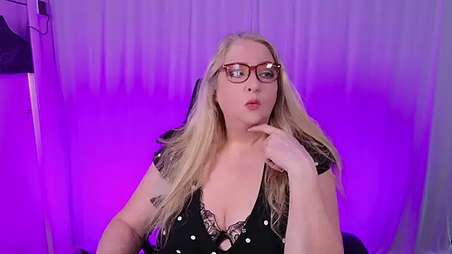 Snapshot of KatDSinclair chatting on February 3, 2025, 2:13 pm KatDSinclair online show from February 3, 2025, 2:13 pm