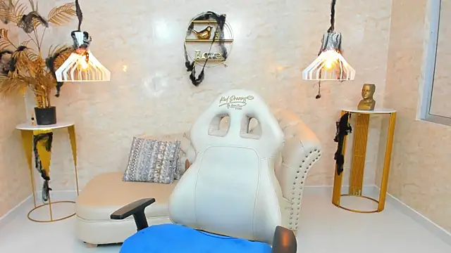 LYA SWEETX online show from October 19, 2025, 3:53 am