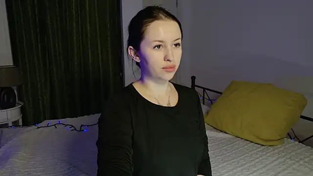 VioletCatt online show from February 18, 2026, 6:44 am