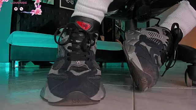 charlotte  grey online show from February 13, 2026, 8:20 pm