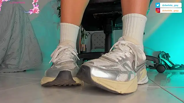 charlotte  grey online show from October 16, 2025, 7:44 pm