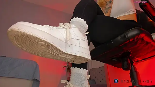 charlotte  grey online show from April 11, 2026, 8:23 pm