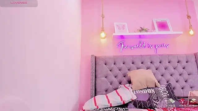 Mia thompson 19 online show from November 4, 2025, 2:10 pm