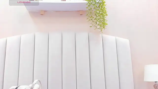 Mia thompson 19 online show from February 11, 2026, 7:36 pm