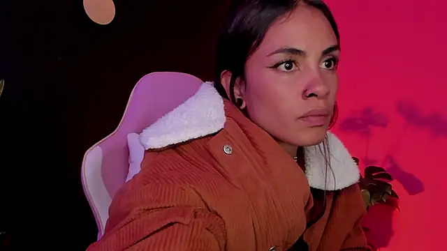 Snapshot of Juanadearco5 chatting on March 13, 2025, 9:37 pm Juanadearco5 online show from March 13, 2025, 9:37 pm