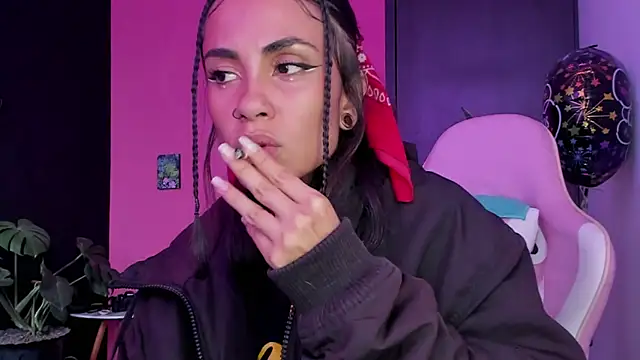 Snapshot of Juanadearco5 chatting on March 20, 2025, 1:37 pm Juanadearco5 online show from March 20, 2025, 1:37 pm