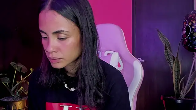 Snapshot of Juanadearco5 chatting on March 17, 2025, 4:22 pm Juanadearco5 online show from March 17, 2025, 4:22 pm