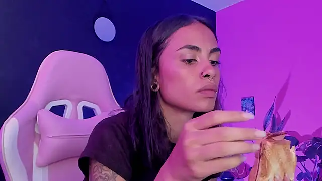 Snapshot of Juanadearco5 chatting on February 17, 2025, 2:28 pm Juanadearco5 online show from February 17, 2025, 2:28 pm