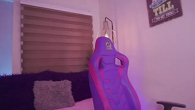 madelyn rose  online show from October 17, 2025, 2:15 am