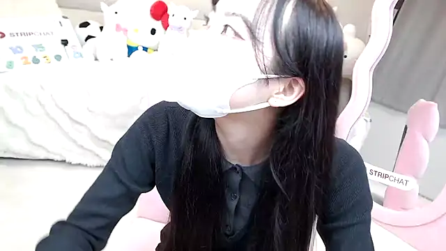 Snapshot of momo_room chatting on October 15, 2025, 10:23 am momo room online show from October 15, 2025, 10:23 am