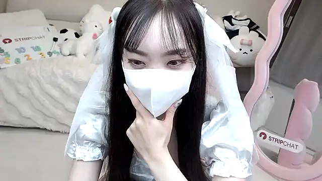 Snapshot of momo_room chatting on October 18, 2025, 11:01 am momo room online show from October 18, 2025, 11:01 am