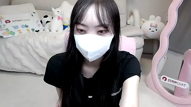 Snapshot of momo_room chatting on October 6, 2025, 10:49 am momo room online show from October 6, 2025, 10:49 am