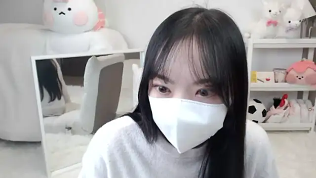 Snapshot of momo_room chatting on April 4, 2026, 12:23 pm momo room online show from April 4, 2026, 12:23 pm