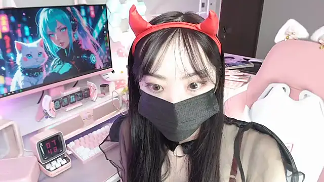 Snapshot of momo_room chatting on October 20, 2025, 10:38 am momo room online show from October 20, 2025, 10:38 am