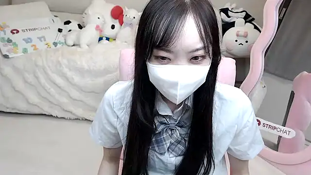 Snapshot of momo_room chatting on October 17, 2025, 10:39 am momo room online show from October 17, 2025, 10:39 am