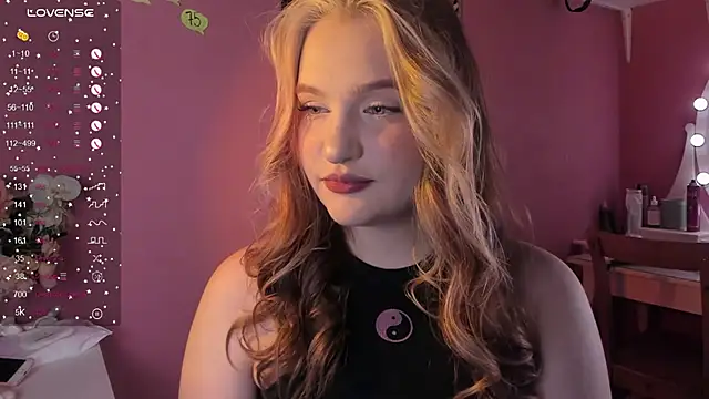 Snapshot of CarolineLovers chatting on November 25, 2025, 7:47 pm CarolineLovers online show from November 25, 2025, 7:47 pm