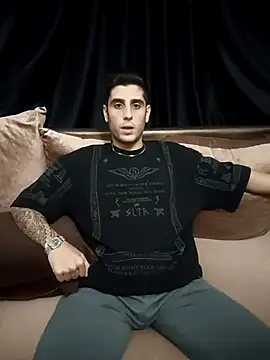 arenn1997 online show from October 11, 2025, 12:33 am