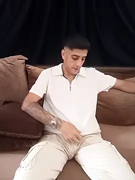 arenn1997 online show from October 12, 2025, 12:17 pm