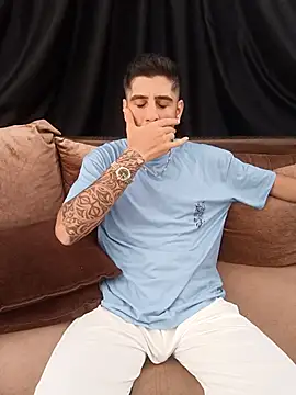 arenn1997 online show from October 15, 2025, 12:02 pm