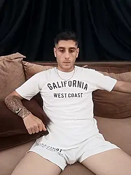 arenn1997 online show from October 13, 2025, 12:29 pm