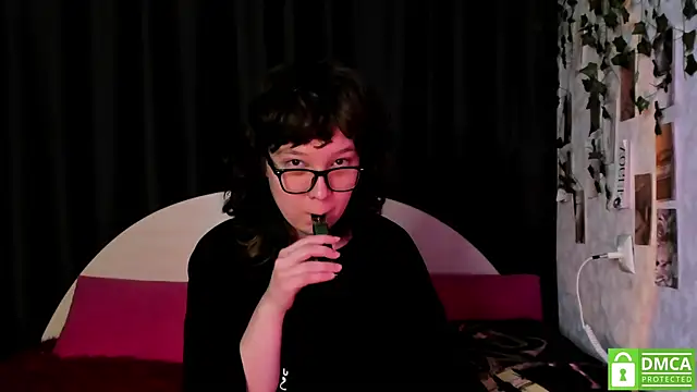 Snapshot of dreamgirllovee chatting on November 10, 2025, 2:05 am dreamgirllovee online show from November 10, 2025, 2:05 am