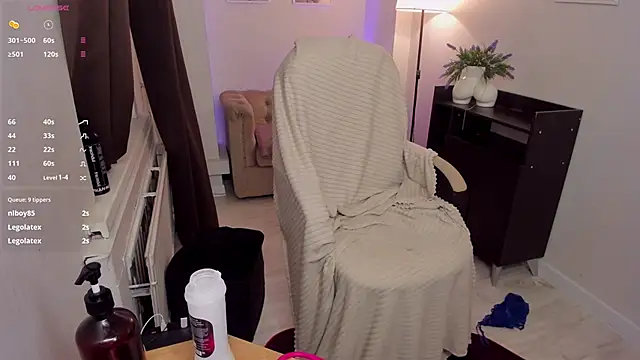 Snapshot of Peneloppa_Star chatting on March 8, 2025, 3:39 am Peneloppa Star online show from March 8, 2025, 3:39 am