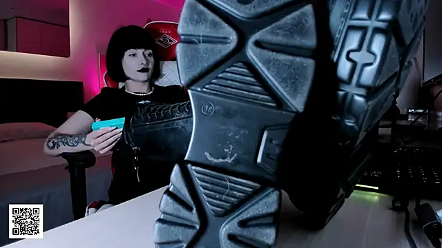 Snapshot of _Goddess_Misha_ chatting on December 1, 2025, 8:53 pm Goddess Misha online show from December 1, 2025, 8:53 pm