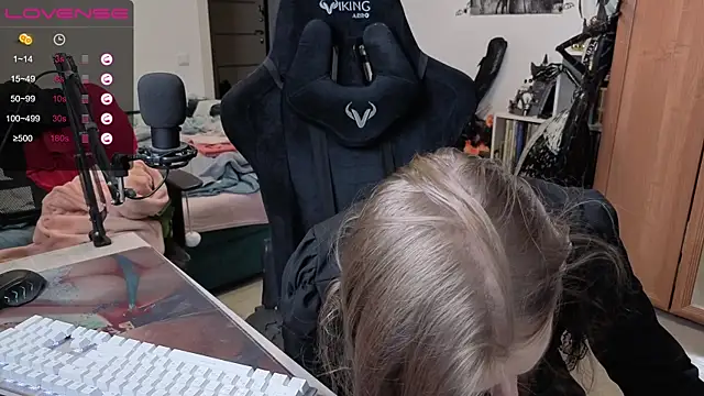 Snapshot of stellablondy chatting on November 17, 2025, 2:21 pm stellablondy online show from November 17, 2025, 2:21 pm