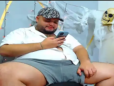 Snapshot of damian_chubby chatting on October 19, 2025, 12:08 pm damian chubby online show from October 19, 2025, 12:08 pm