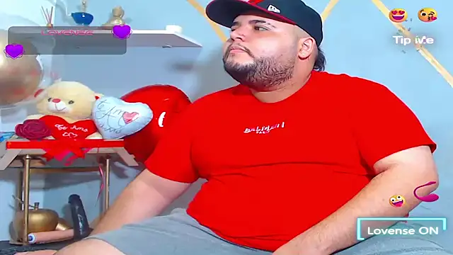 Snapshot of damian_chubby chatting on September 23, 2025, 6:37 pm damian chubby online show from September 23, 2025, 6:37 pm